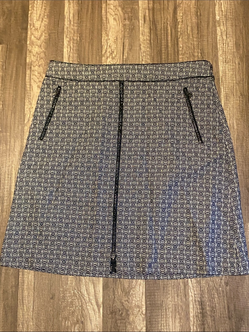 Tory Burch Navy & White Geo Front-Zip Mini Skirt - Picture 3 of 9